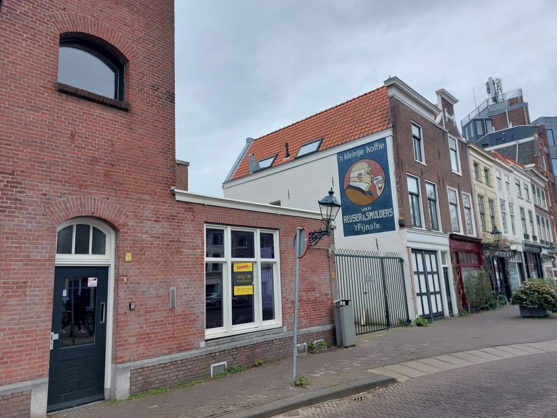 In deze oude koffiebranderij komt JoeJoe Coffee met bijzondere koffie