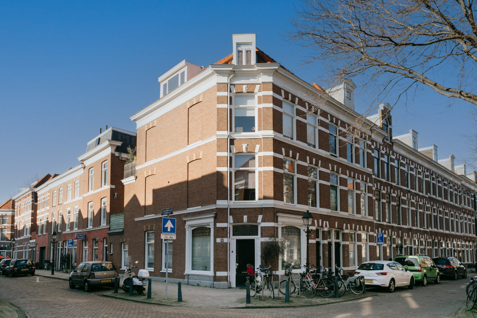 Haags herenhuis — hoekpand Chasséstraat, Den Haag